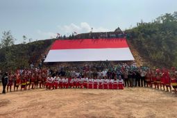 Sebanyak 3.000 bendera berkibar di perbatasan sebagai simbol kedaulatan