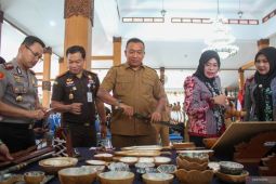 Bupati Situbondo dorong Dekranasda bentuk trade-hub dan pasar digital