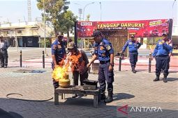 Anggota Satlinmas Kota Madiun tingkatkan teknik pemadaman kebakaran