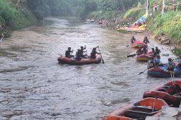 DLHK Kota Depok dampingi delegasi negara anggota ASEAN susuri Sungai Ciliwung