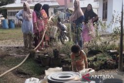 Pemkab Merangin salurkan air bersih jangkau warga terdampak kemarau