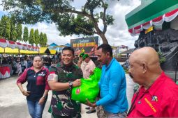 Kodam Pattimura bagikan 1.000 paket sembako bagi masyarakat Ambon wujudkan kepedulian sosial
