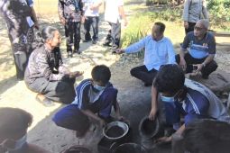 Wabup Magetan apresiasi siswa SMPN 2 Parang olah sampah jadi briket