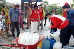 PMI Gumas salurkan air bersih ke sejumlah desa terdampak kekeringan