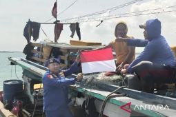 Satpolairud Bangka Selatan tanamkan nasionalisme kepada nelayan