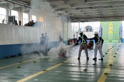 ASDP Ambon tingkatkan kemampuan kru lewat latihan keadaan darurat