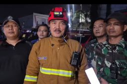 Disdamkar Garut memastikan kebakaran lahan tidak ganggu aktivitas pabrik