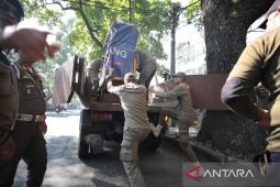 Pemkot Bandung menggencarkan penertiban bangunan liar di fasilitas umum