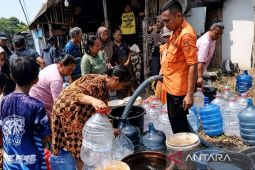 BPBD Cirebon menggencarkan distribusi air bersih ke titik kekeringan