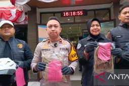 Pria gunakan foto AI untuk menyamar sebagai polisi ditangkap