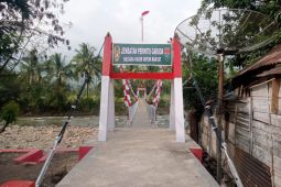 Kodim Rejang Lebong Bengkulu selesaikan pembangunan jembatan gantung di Lebong