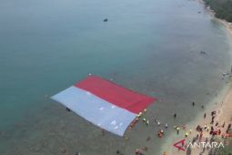 Sambut HUT RI, Lanal Banten bentangkan Merah Putih di Selat Sunda