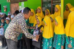 Semangat Kemerdekaan, YBM PLN hadirkan senyum baru 88 siswa MI Nurul Islam Gambut