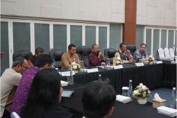 Gubernur Koster evaluasi peningkatan layanan Bandara Ngurah Rai