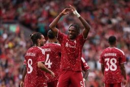 Liverpool kalahkan Como 2-0 di Anfield