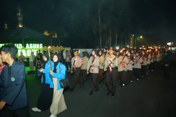 Ratusan pelajar meriahkan Pawai Obor HUT RI Ke-81 di Amuntai
