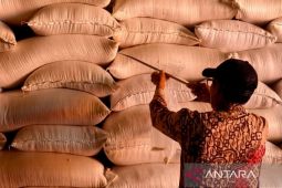 Kado HUT RI ribuan warga Mahulu terdampak kekeringan terima bapokting