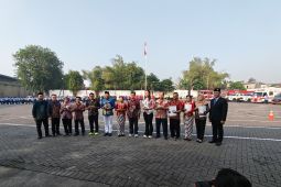 Tjiwi Kimia berikan penghargaan karyawan mengabdi 30 tahun