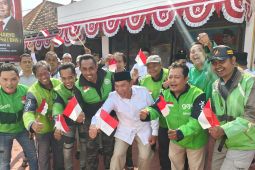 Anggota DPR RI rayakan HUT Ke-81 RI bersama pengemudi ojol