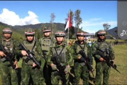 Prajurit TNI Koops Habema kibarkan Merah Putih di Distrik Ugimba