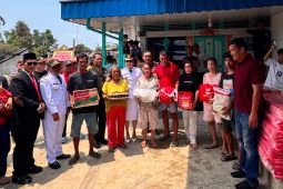 Pemkot Singkawang salurkan bantuan bagi korban kebakaran di Jalan Tama