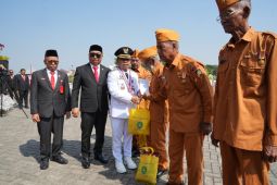 Pemkab Tapin salurkan bantuan untuk 198 veteran dan janda