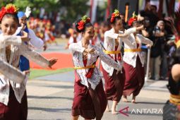 Ratusan pelajar Banyuwangi tampilkan seni budaya Nusantara pada HUT RI
