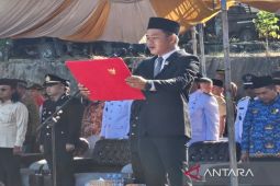 Anggota DPRD Kotabaru bacakan teks proklamasi di Kelumpang Hulu