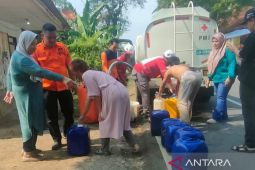 BPBD Cianjur berkolaborasi dengan PMI dan Perumdam distribusikan air
