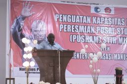 Natalius Pigai: Makan bergizi dan CKG penuhi hak dasar