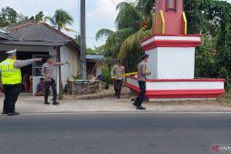 Pekerja pengecat gapura di Desa Gadung Bangka Selatan tersengat listrik
