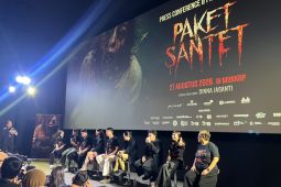Film PAKET SANTET, Kisah masa lalu berubah teror mengerikan