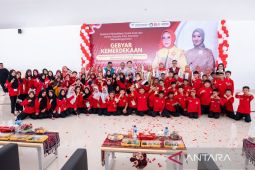 Fatma Saifullah memotivasi siswa Sekolah Rakyat Lampung