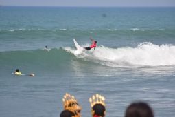 Peselancar mancanegara ikuti kejuaraan surfing di Pantai Cimaja Sukabumi