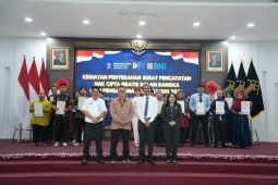 Kemenkum Sumut serahkan 30 sertifikat hak cipta untuk tingkatkan hasil karya dan komersil