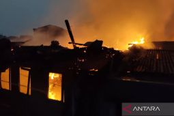 90 personel Gulkarmat tangani kebakaran rumah di Jaktim