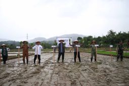 Ringankan beban petani, Pemkab Aceh Selatan gratiskan bajak sawah