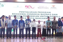Baznas Banjarmasin salurkan bantuan pendidikan dan beasiswa cendekia