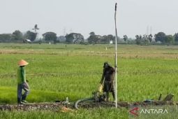 Pemkab Bekasi telah distribusikan 5,7 juta liter air kepada warga kekeringan