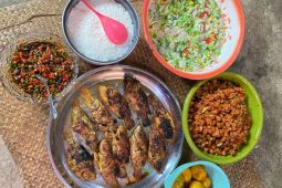 Pedagang makanan mulai rasakan kenaikan harga ayam di Batang Hari