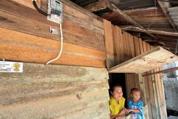 Warga Muara-Baru nikmati listrik PLN hadiah istimewa HUT Ke-81 RI
