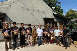 Polres Belitung salurkan bantuan sosial HUT ke-81 RI