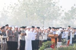 Polda Kalsel bersama masyarakat Shalat Istisqa memohon hujan