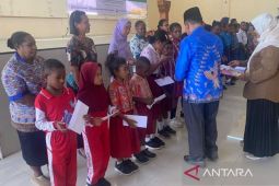 Baznas Nabire salurkan beasiswa kepada 538 pelajar-mahasiswa