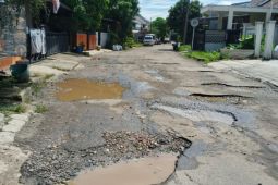 DPRD Depok desak PT Puninar perbaiki jalan rusak