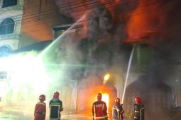 Lima ruko di Jalan Bandung Pematangsiantar terbakar