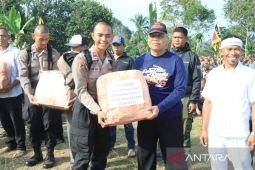 Siswa SPN Polda Metro Jaya asah empati melalui bakti sosial pada warga di Bogor
