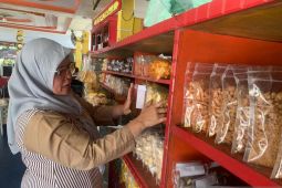 Camilan luar daerah dominasi outlet di Tapsel, produk lokal didorong naik kelas