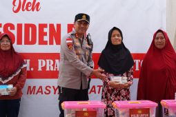 Polres Bengkayang salurkan sembako untuk korban kebakaran Sungai Duri