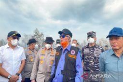 Gubernur Kalsel: Haji Isam bantu 100 pompa tangani karhutla